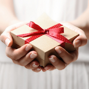 7 Thoughtful Gifts To Give Your Girlfriend On Any Occasion